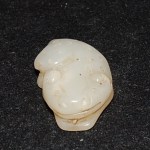 Antiker Kleiner Toad in weisser Jade